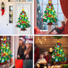 Una colección de adornos navideños de fieltro hechos a mano y un árbol de Navidad decorado.
