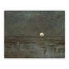 Peinture marine sombre et mélancolique représentant une pâle lune au-dessus de l'eau calme sous un ciel orageux.