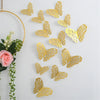 Set goldene 3D hohle Schmetterlings-Wanddekale, aufgehängt an einem goldenen Ring, vor weißem Hintergrund.