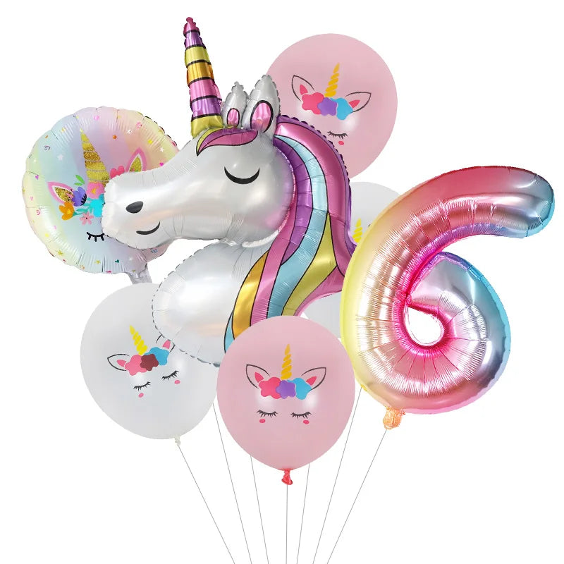 Collection de ballons en papier métallisé roses, arc-en-ciel et iridescents en forme d'unicorns.