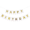 Una cadena de banderas de color dorado deletreando 'HAPPY BIRTHDAY' contra un fondo blanco.