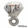 Globo de papel metálico plateado en forma de diamante con las palabras 'I do'