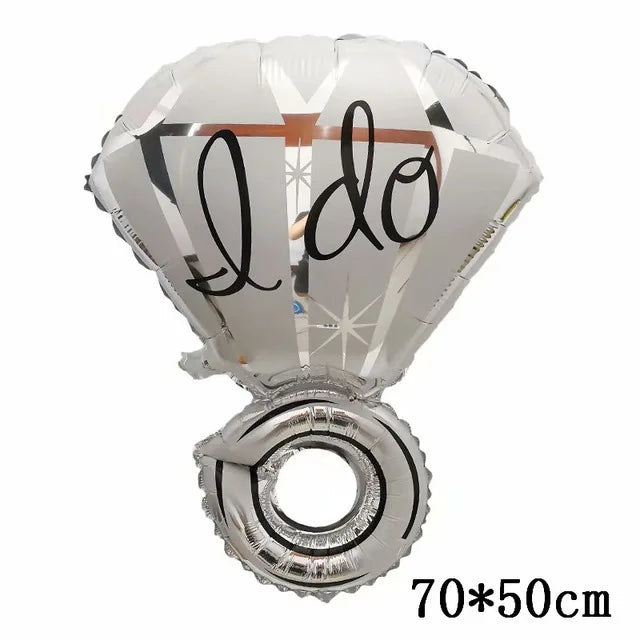 Globo de papel metálico plateado en forma de diamante con las palabras 'I do'