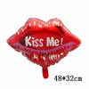 Globo de aluminio rojo con forma de labios que dice ¡Bésame!