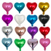 Eine Sammlung herzförmiger Aluminiumballons in verschiedenen Farben wie rosa, blau, rot und lila.