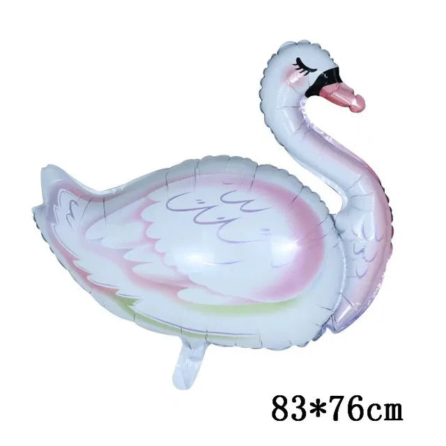Globo de papel metálico blanco con forma de cisne, pico y cuerpo rosados.