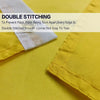 Gros plan sur du tissu jaune avec des coutures blanches montrant un double point pour prévenir la déchirure sur un bord.