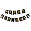 Decoración de banner que deletrea 'HAPPY BIRTHDAY' hecho de banderas chapadas en oro.