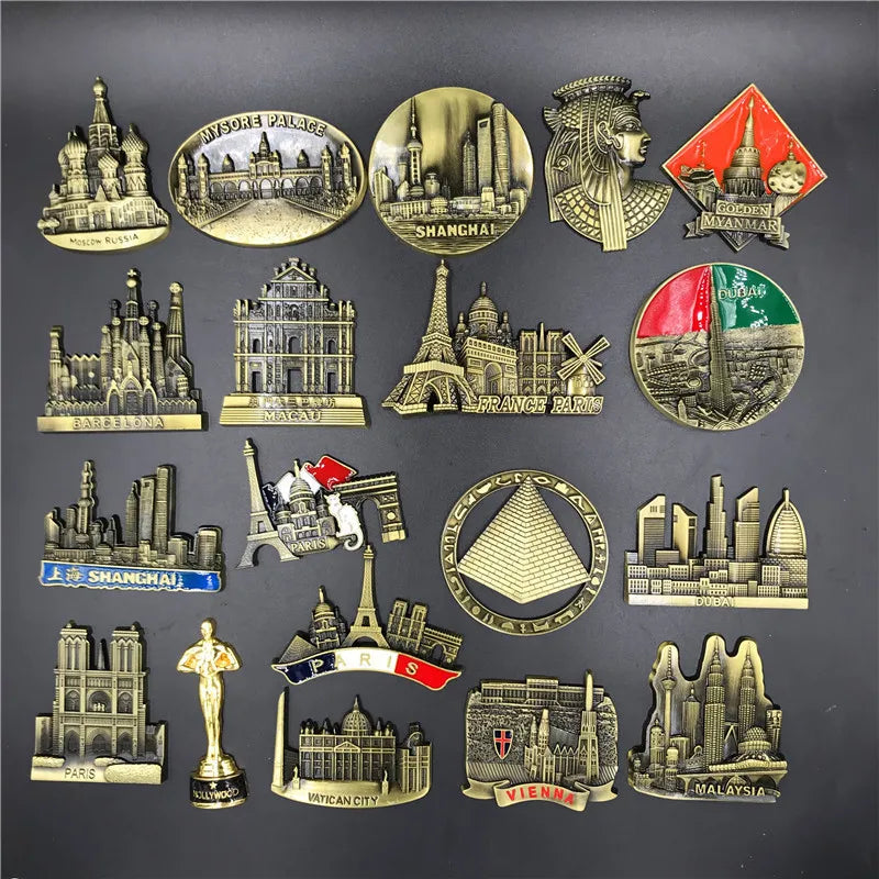 Collection de aimants de réfrigérateur décoratifs en métal avec des monuments comme le palais de Mysore, Shanghai, la Tour Ei