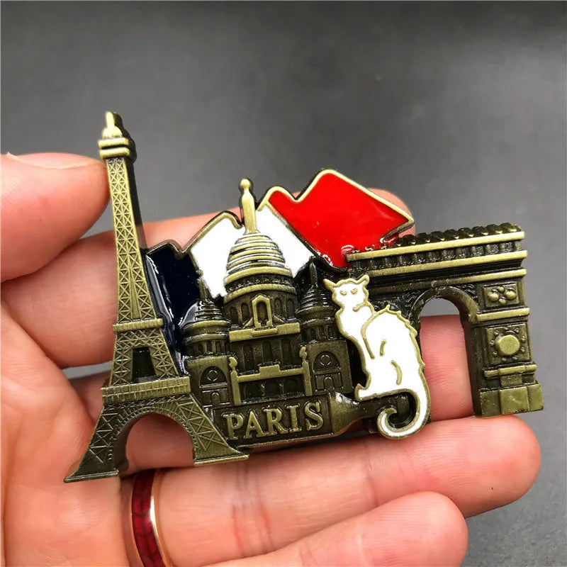 Aimants de réfrigérateur décoratifs en métal avec la Tour Eiffel, Notre-Dame et la silhouette d'un chat.