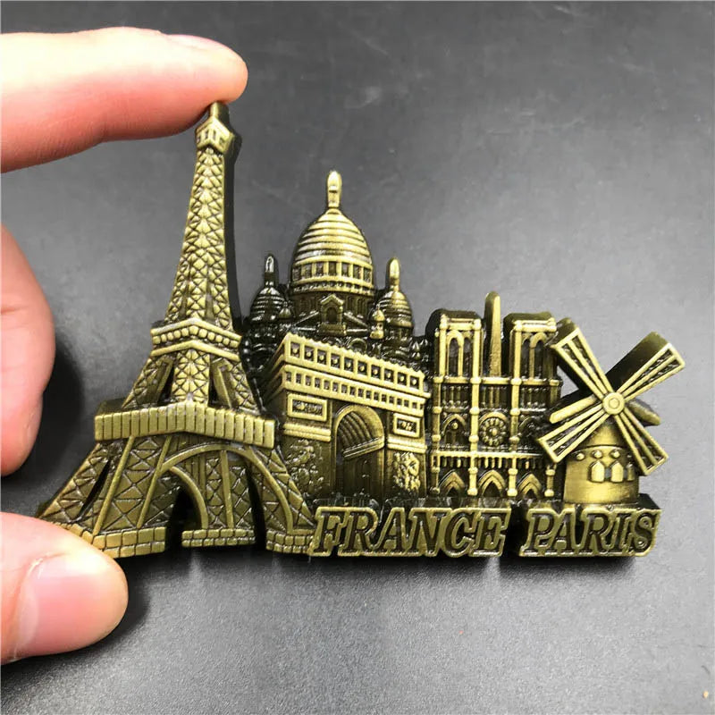 Aimants de réfrigérateur décoratifs en métal avec la Tour Eiffel et la ville de Paris.