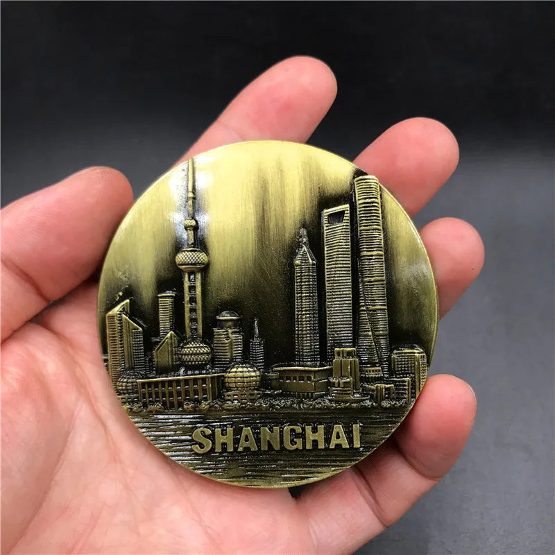 Aimant réfrigérateur décoratif rond en métal, silhouette du skyline de Shanghai.
