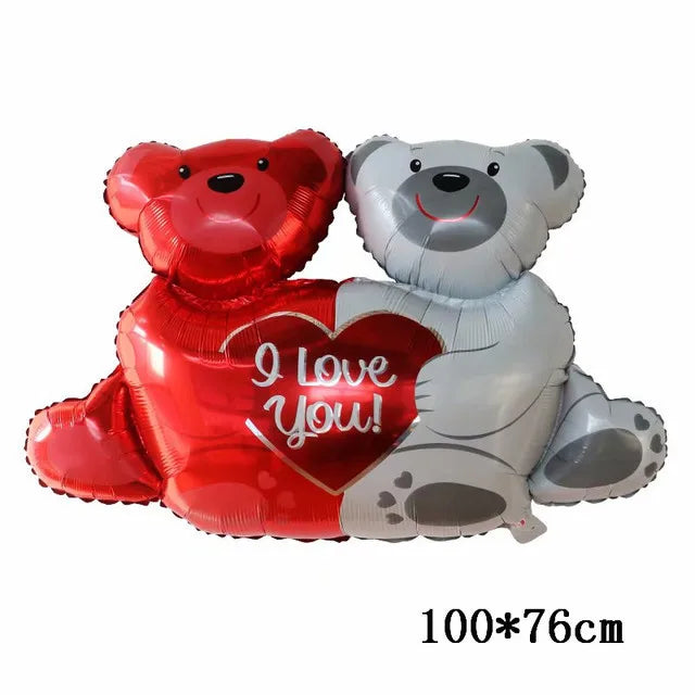 Globos de aluminio rojos y grises con forma de oso y un oso con diseño de corazón