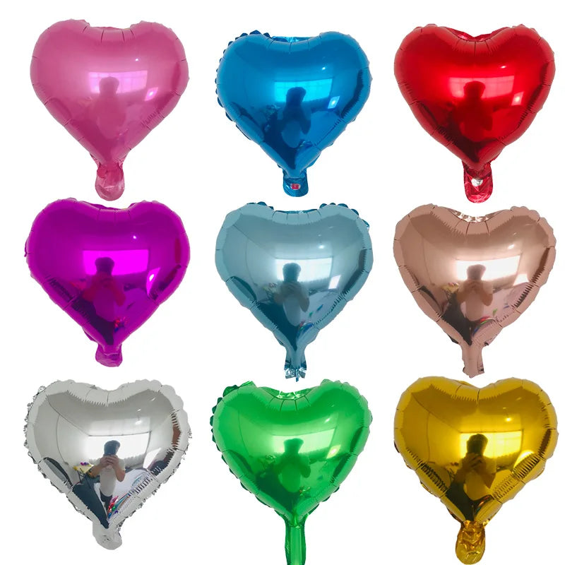 Ein Set von neun herzförmigen Aluminiumfolieballons in verschiedenen Farben wie rosa, blau, rot, lila, silber und gold.
