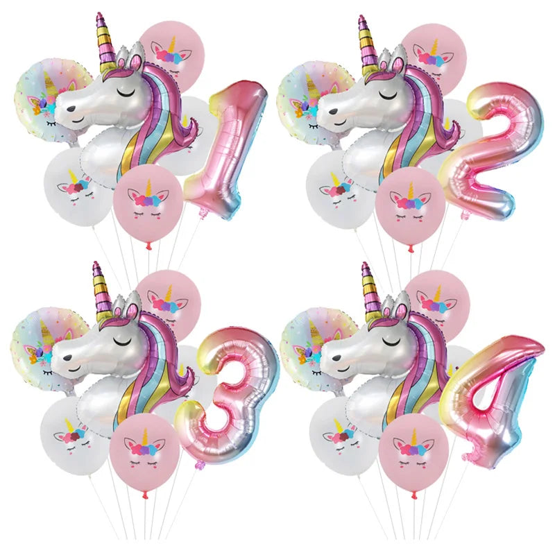 Un ensemble de ballons en feuille arc-en-ciel en forme des chiffres 1, 2 et 3.