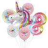Collection de ballons en papier métallisé roses, violets et irisés en forme d'unicorns.