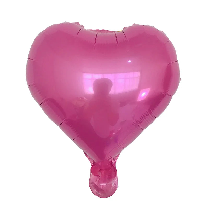 Ein einzelner rosa herzförmiger Folienballon.