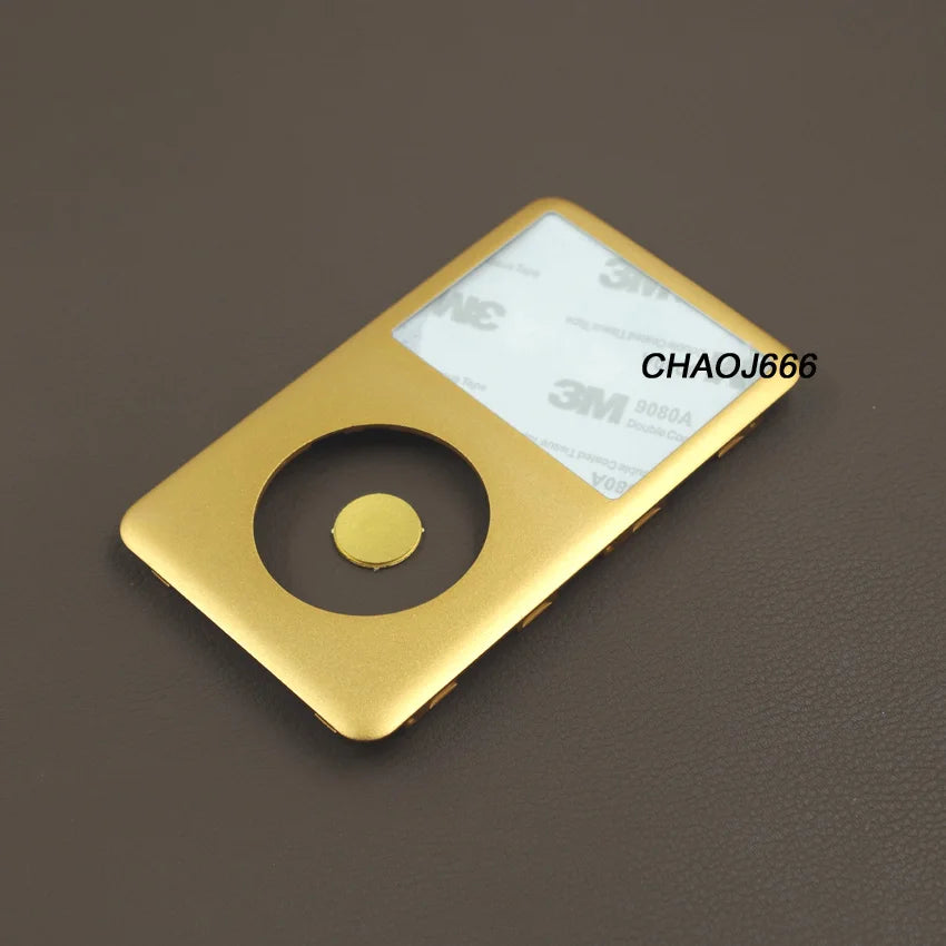 Plaque dorée pour kit de réparation d'iPod Classic avec un trou circulaire.