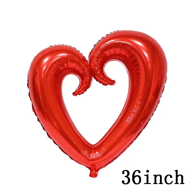 Un globo de aluminio en forma de corazón rojo.