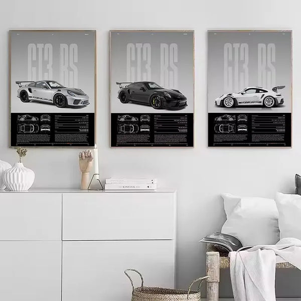 Trois tirages encadrés de peinture d'une voiture de sport GT3 RS en noir et blanc sur un mur blanc.