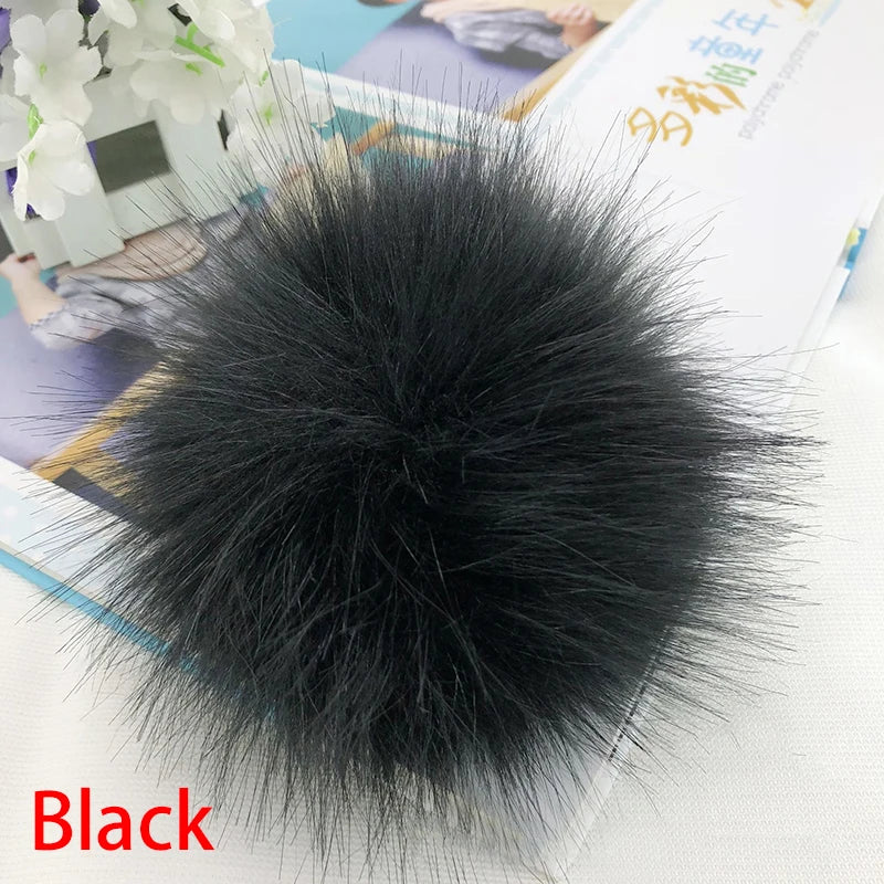 Accessoire boule de poils noir en fausse fourrure