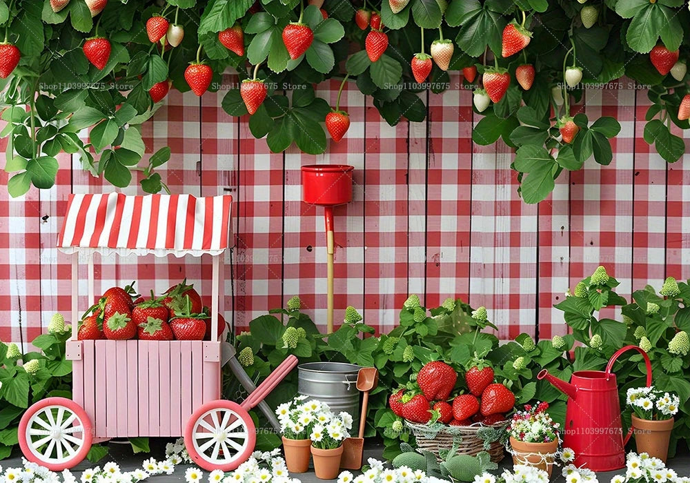 Lebendiger Erdbeerthemen-Hintergrund mit frischen Erdbeeren, Grünzeug und einem rosa Holzstand.