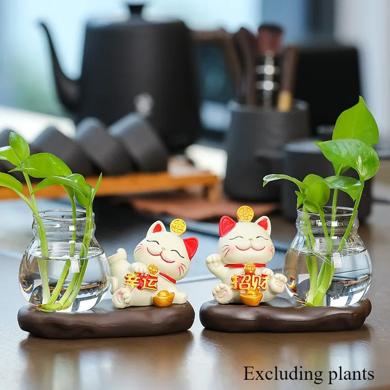 Mini resin desk ornament featuring a green ivy plant and a white lucky cat in a glass vase