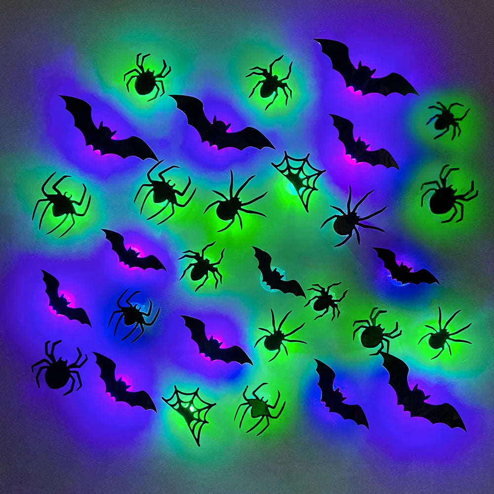 Luz nocturna brillante con siluetas de murciélago y araña en fondo púrpura, verde y azul vibrante.