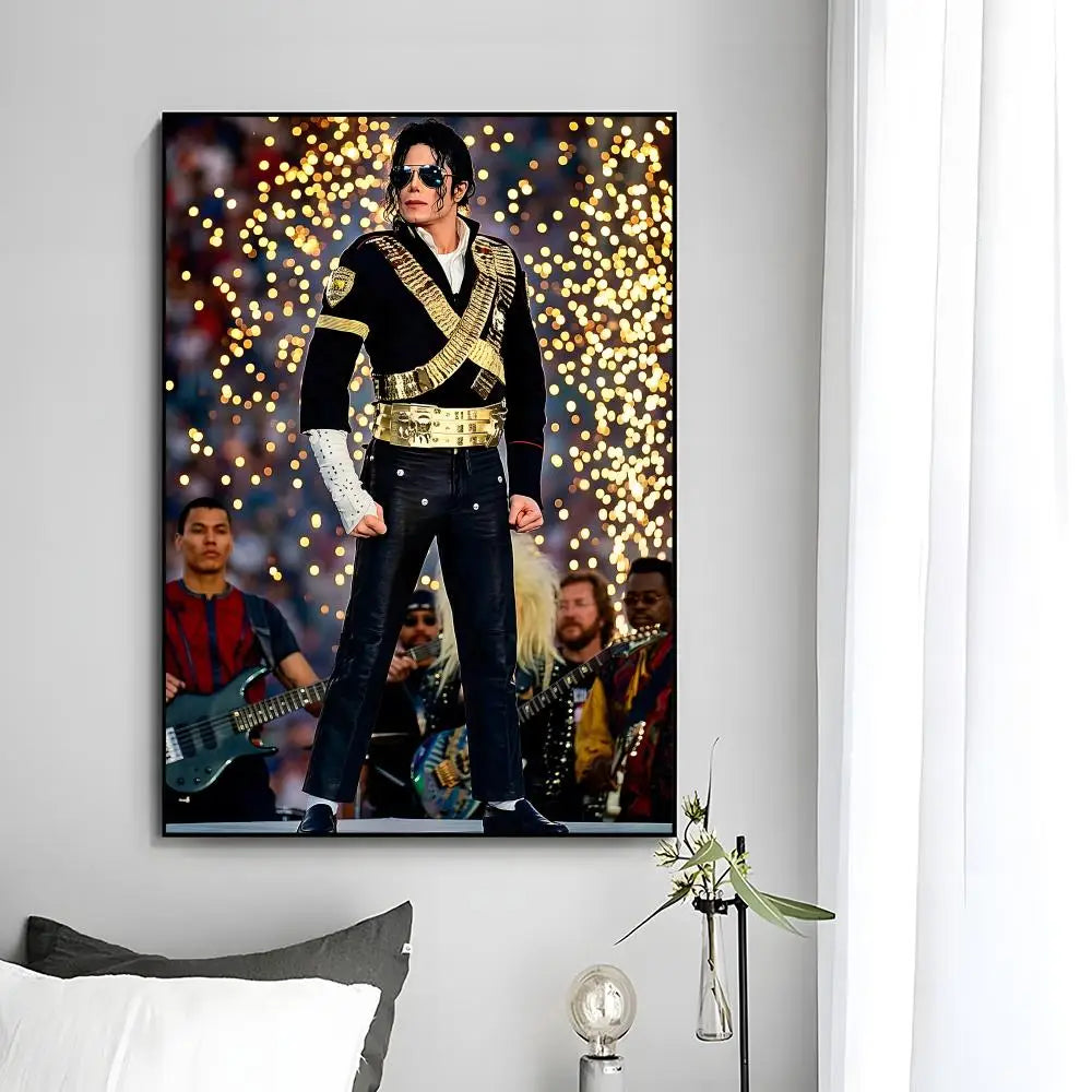 Posterdruck mit Porträt von Michael Jackson in schwarzem Anzug und Goldketten vor glitzerndem Hintergrund