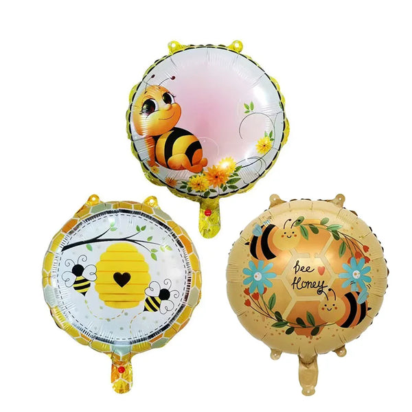 Un set de trois ballons en feuille avec un lionceau de dessin animé, jaune et rose, pour une célébration.