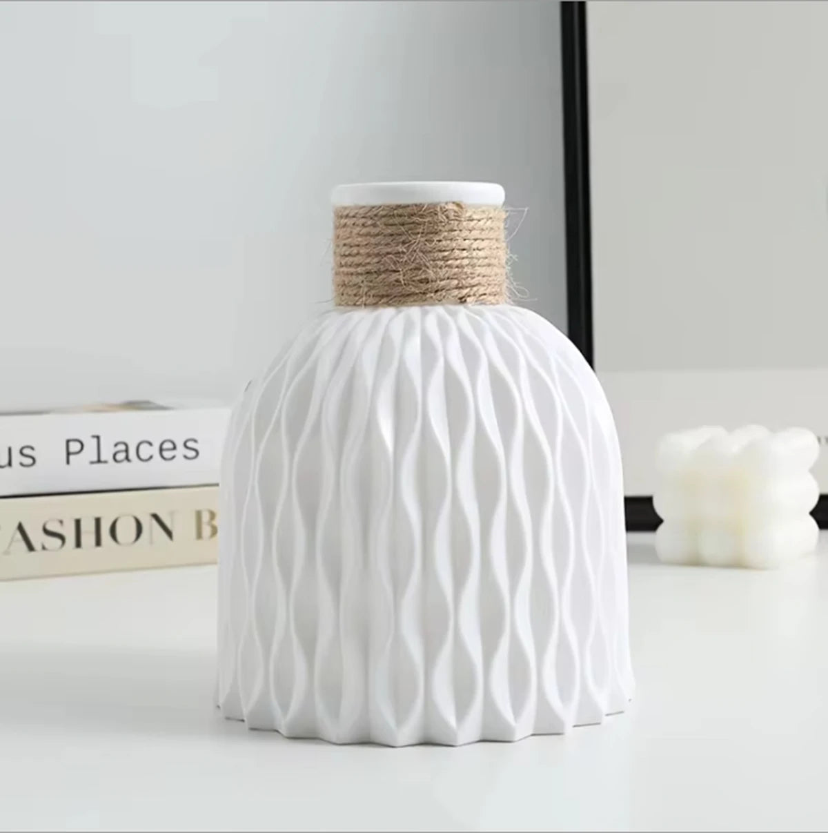 White plastic vase with a woven straw lid and a ripple texture, used as modern Nordic style desktop decor.