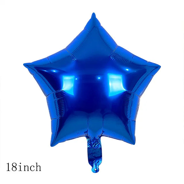 Un seul ballon en forme d'étoile bleu royal avec un intérieur réfléchissant lumineux.