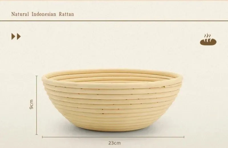 Cesta tejida de mimbre beige claro para hornear.