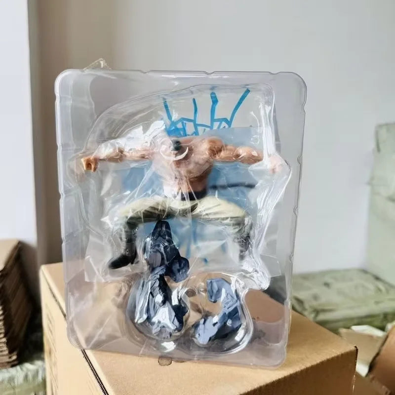 A whitebeard figurine in a summit war scene displayed inside clear plastic packaging.