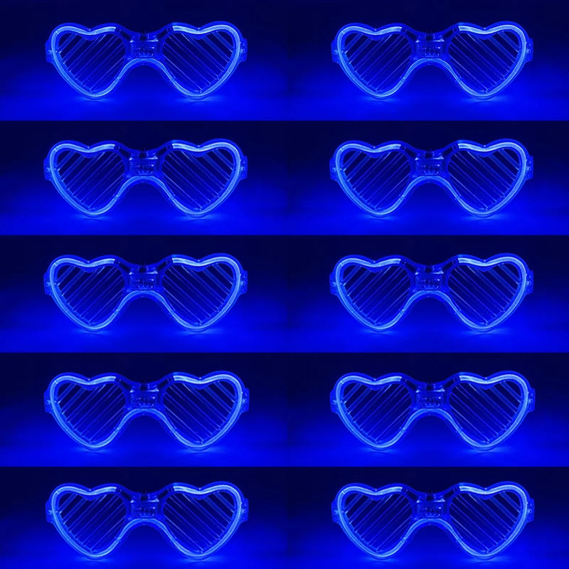 Ein Set fluoreszierender herzförmiger LED-Partybrillen in verschiedenen Mustern und Winkeln.