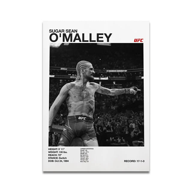 Schwarz-weißes Foto von Sugar Sean O'Malley in Kampfhaltung für ein UFC Wandbilddruck.