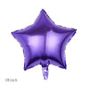 Un seul ballon en papier d'aluminium en forme d'étoile violet.