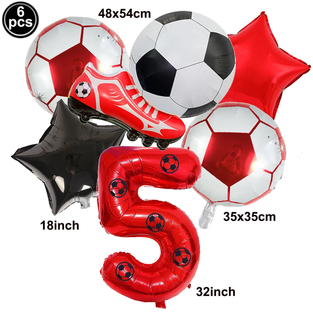 Un set de six ballons de football rouges et noirs, incluant des formes de ballon et un grand ballon numéro cinq rouge.