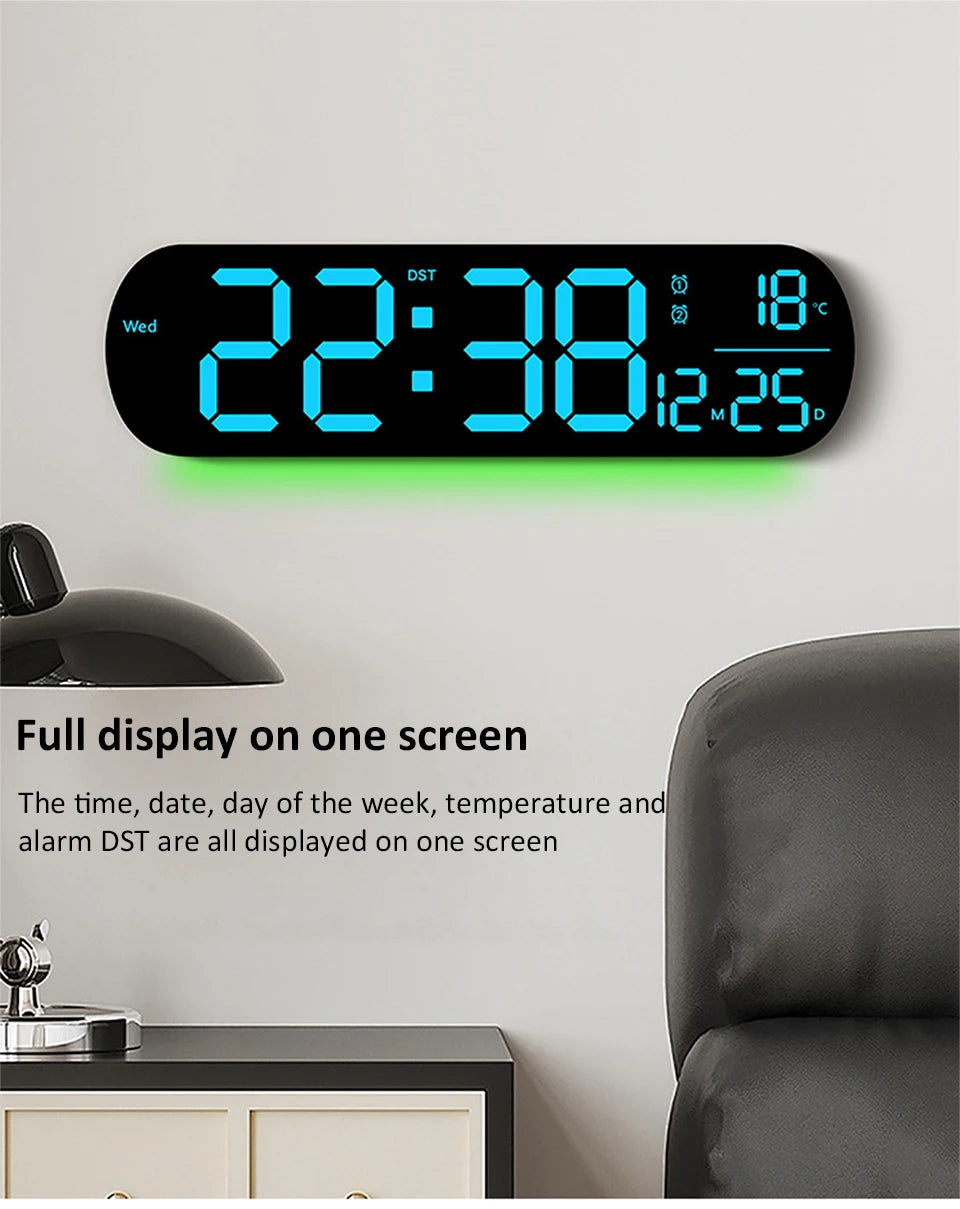 Reloj de pared digital negro que muestra la hora 22:38, miércoles, temperatura 18°C e información de horario de verano.