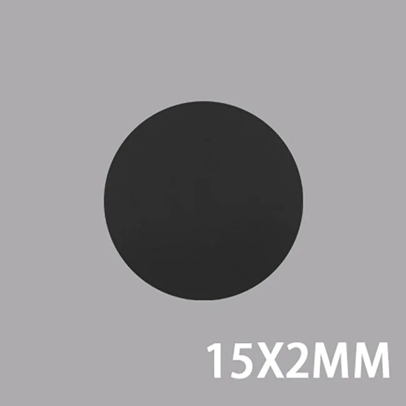 Una lámina circular magnética negra sólida, etiquetada como 15x2mm.
