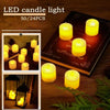 Un juego de 50 o 24 luces LED de velas sobre una superficie de madera oscura.