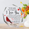 Sechseckiges Acrylschild mit goldener Umrandung und der Aufschrift „I Love You“ sowie Botschaften über Liebe und Hingabe.