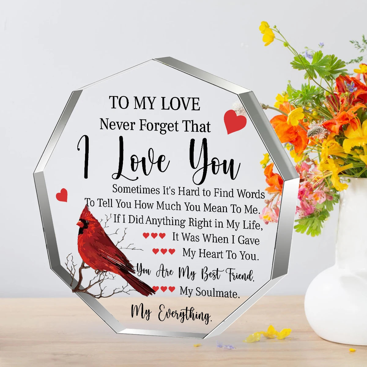 Sechseckiges Acrylschild mit goldener Umrandung und der Aufschrift „I Love You“ sowie Botschaften über Liebe und Hingabe.