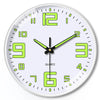 Horloge analogique ronde avec cadran blanc et aiguilles/marqueurs vert lime vif.