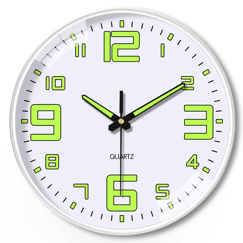 Horloge analogique ronde avec cadran blanc et aiguilles/marqueurs vert lime vif.
