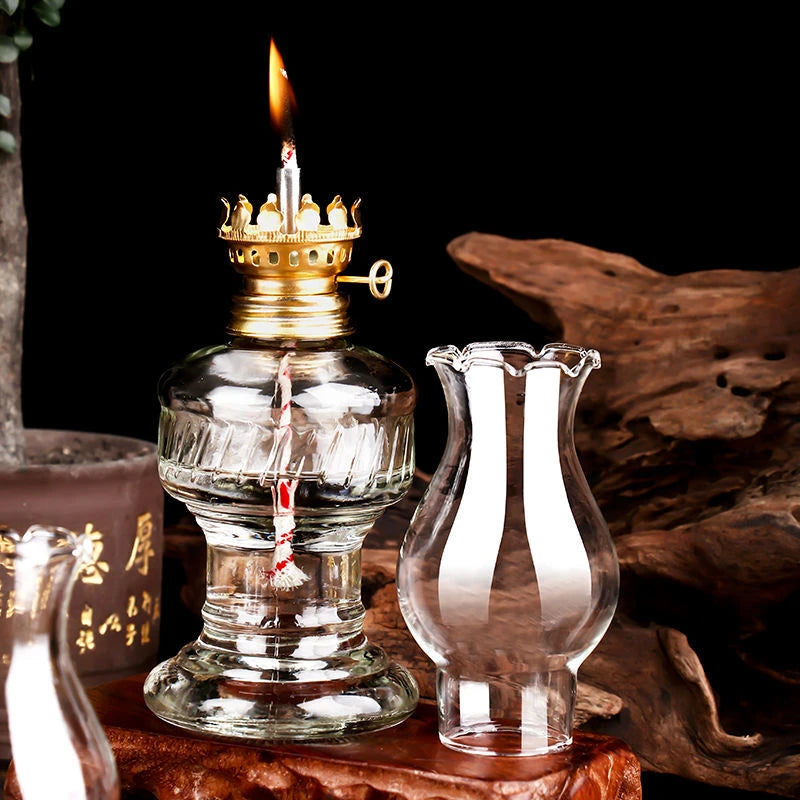 Classic Glass Oil Lamp – Vintage Portable Lantern for Indoor & Outdoor Decor