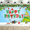 Una festiva pancarta azul de cumpleaños decorada con ramas de pino verdes, adornos y el texto FELIZ CUMPLEAÑOS.