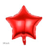 Un ballon en feuille rouge en forme d'étoile.