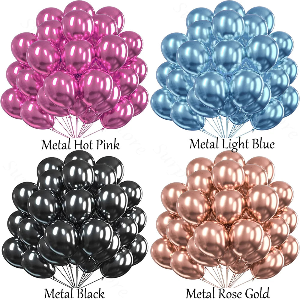 Un ensemble de ballons métalliques dans les couleurs rose, bleu clair, noir et or rose.