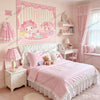 Rosa Schlafzimmer mit Bett und pinker Bettwäsche, flankiert von weißem Holzmöbel und einem großen Wandteppich